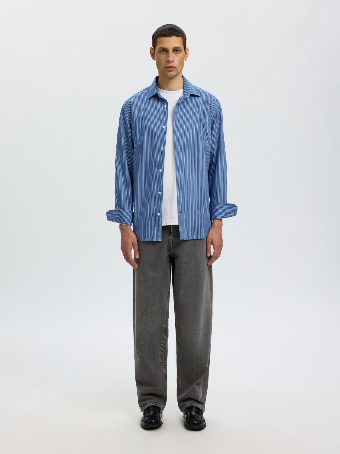 model_shot-front_full